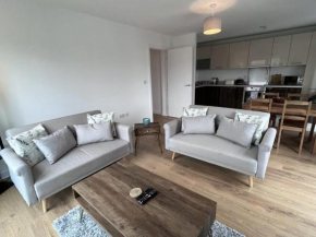 Stylish Newly Decorated 2 Bed
